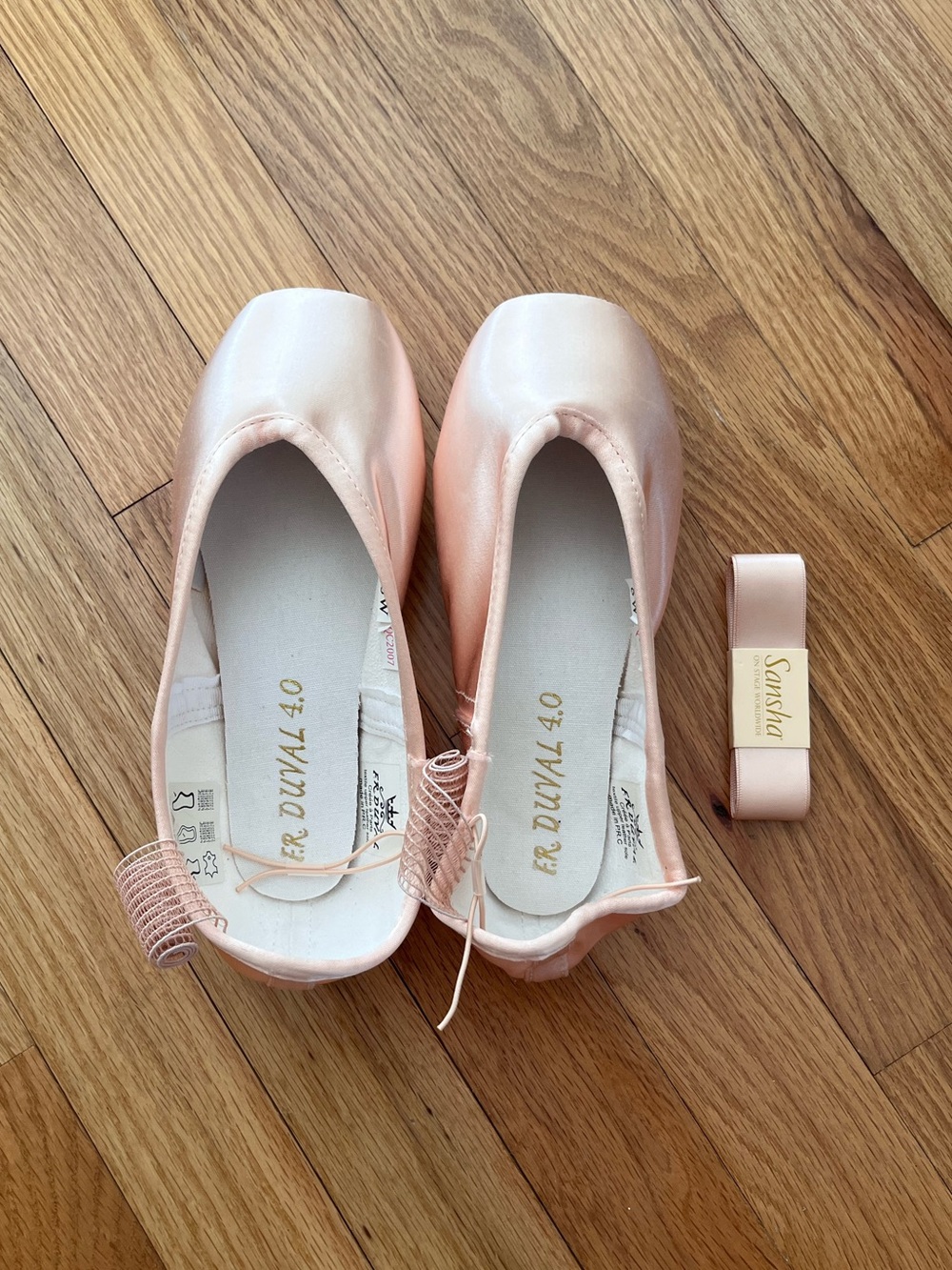 F.R. DUVAL 4.0 Pointe Shoes size 8 - Regular